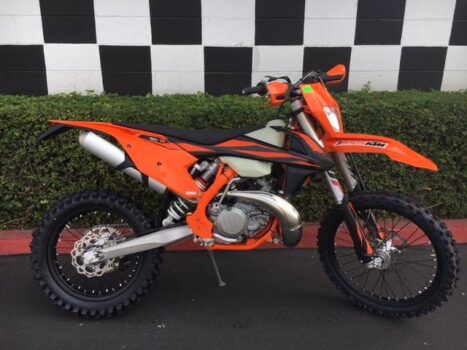Neue KTM 300 EXC 2024: Preis, VERBRAUCH, Fact Sheet und Fotos